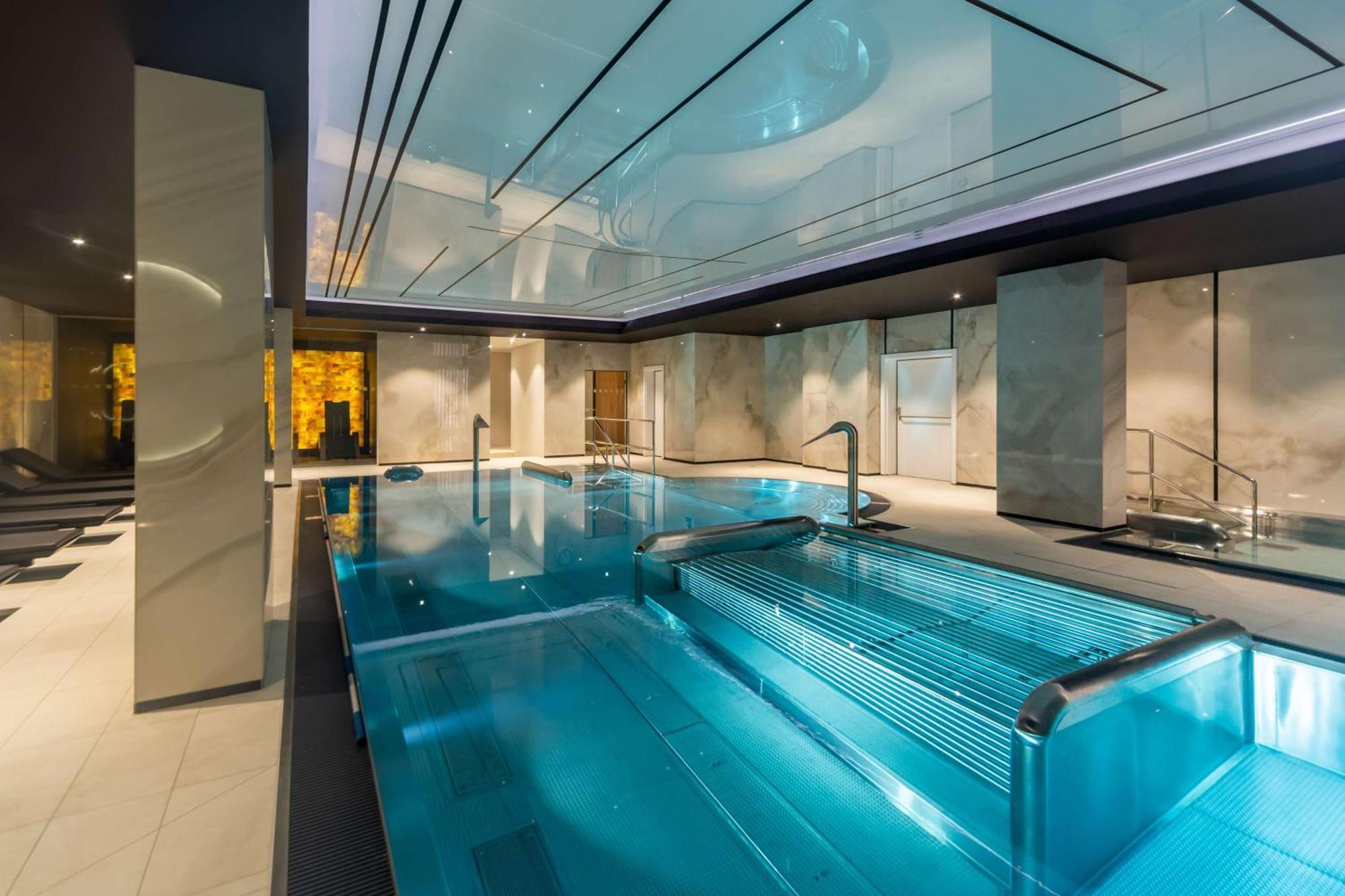 Radisson Hotel & Suites, Gdansk, Wyspa Spichrzow Esterno foto Swimming pool
